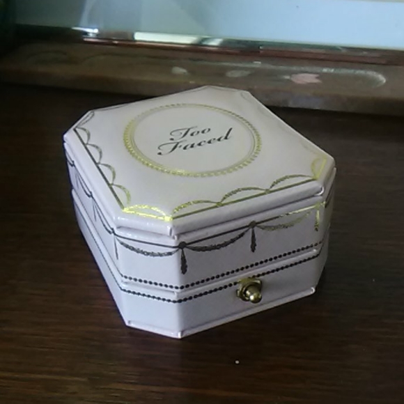 Too Faced Diamond Highlighter - Picture 5 of 5